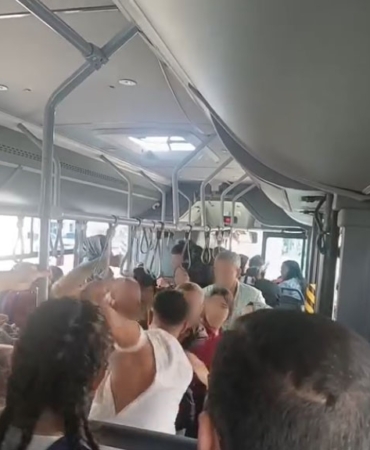 Taciz iddiası otobüsü karıştırdı, tekme tokat kavga ettiler