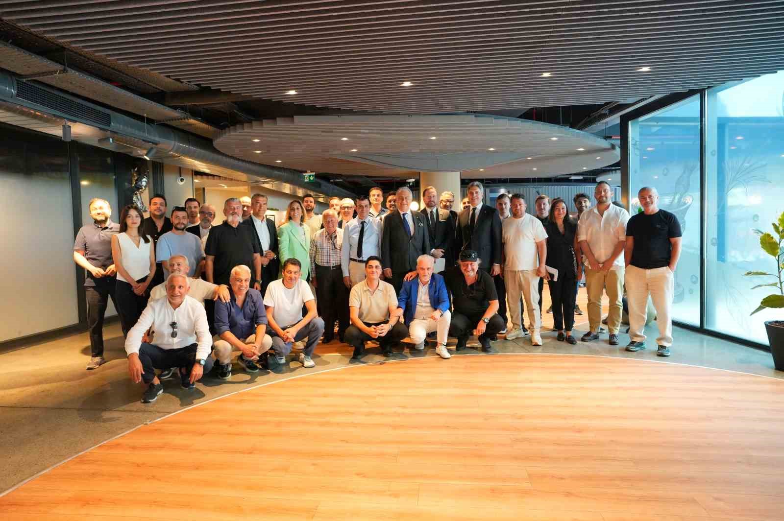 Beşiktaşlı yöneticiler, basın mensuplarıyla sohbet toplantısında bir araya geldi