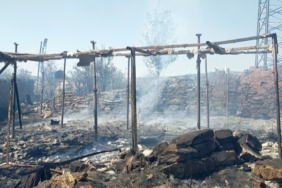 Edirne’de tarla yangını evlere sıçradı: 3 ev küle döndü