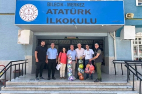 20 kilogram atık pil toplayan çocuklara 16 adet futbol, basketbol ve voleybol topu hediye edildi