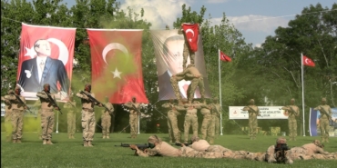 Edirne’de jandarma komandolardan nefes kesen gösteri: ’Güçlüyüz, Cesuruz, Hazırız’