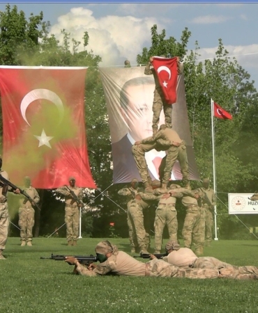 Edirne’de jandarma komandolardan nefes kesen gösteri: ’Güçlüyüz, Cesuruz, Hazırız’