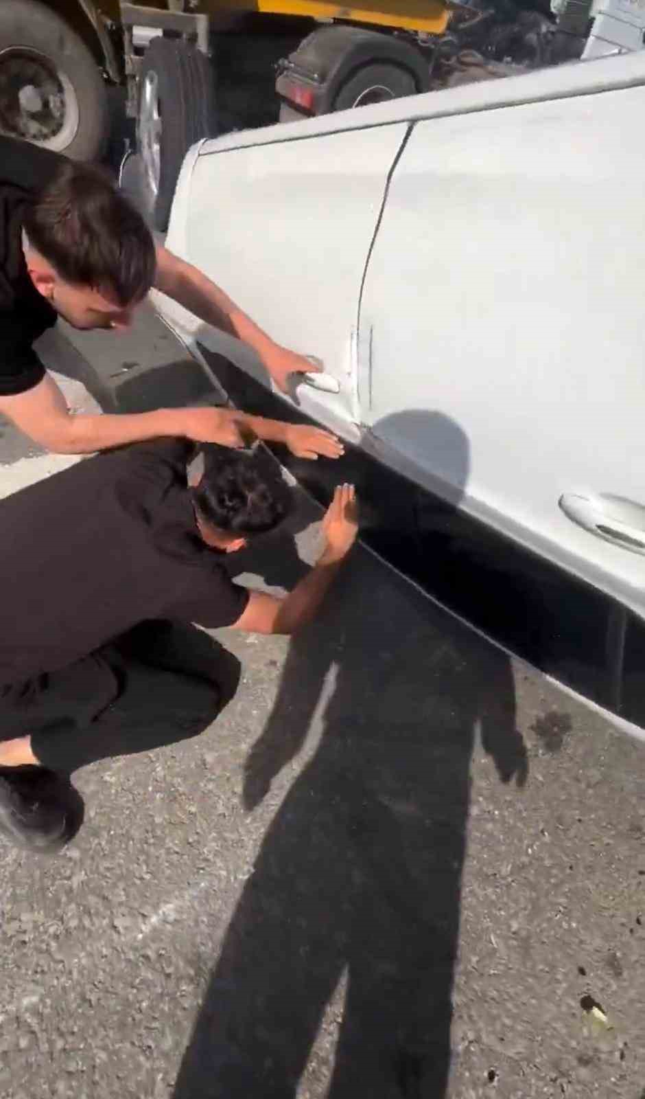 Sancaktepe’de otomobil takla attı: Yaralılar, yardıma koşan vatandaşa hakaret etti