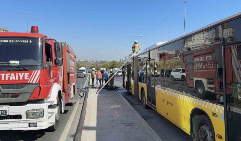 Sultangazi’de korku dolu anlar: İETT otobüsü alev aldı