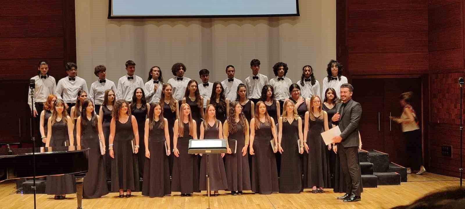 Zeki Müren GSL Korosu İzmir’de uluslararası başarıya imza attı