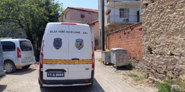 Emekli öğretmen balkondan düşerek ağır yaralandı