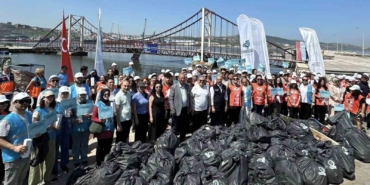 Marmara Denizi’nde kıyı temizliği