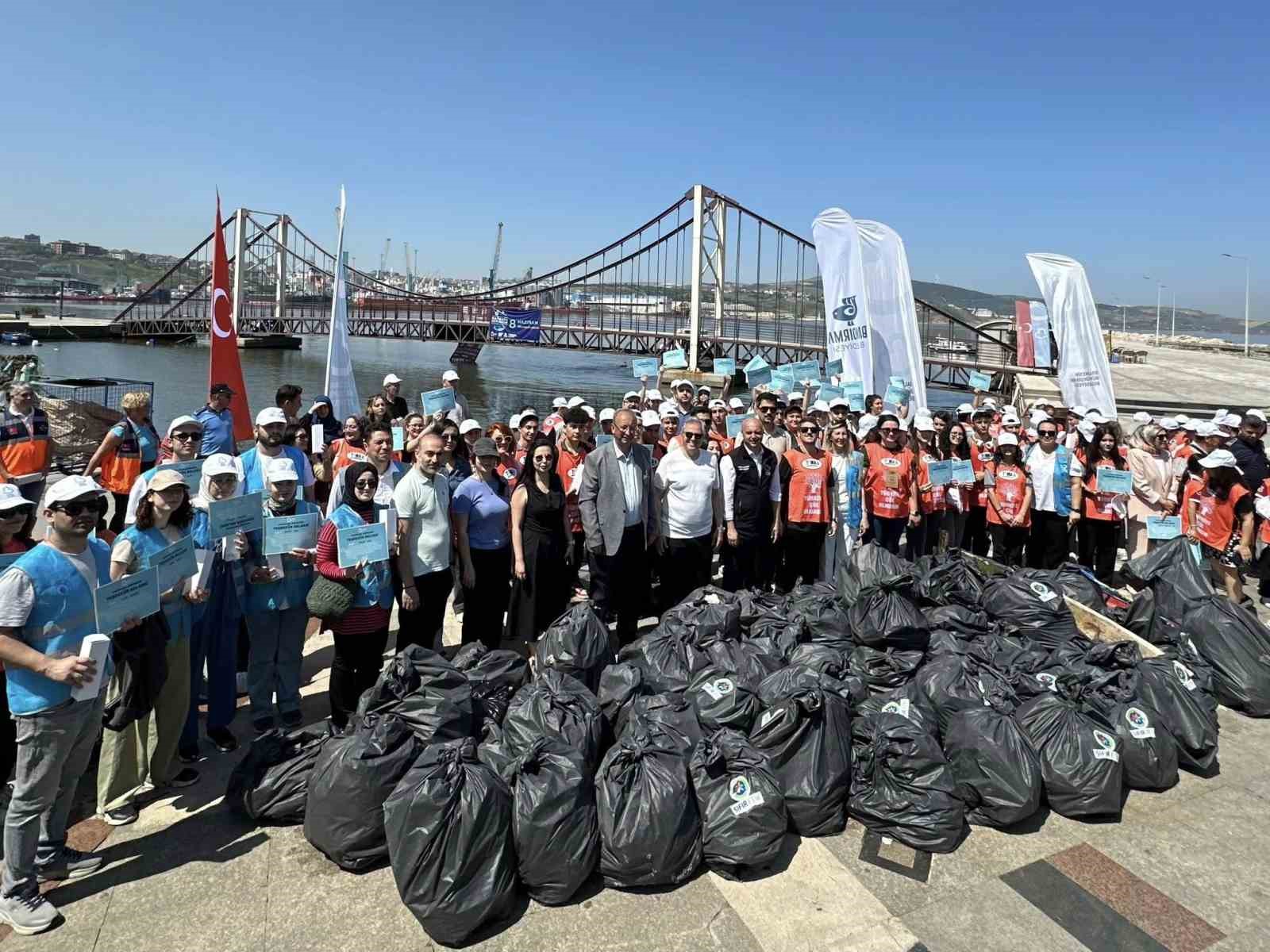 Marmara Denizi’nde kıyı temizliği