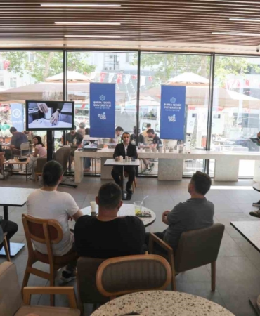 BTÜ’den toplumla bilimsel buluşma: Bilim Kafe’nin ilk etkinliği gerçekleşti