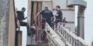 Talaş emici makinesine sıkışan işçiyi itfaiye ekipleri kurtardı