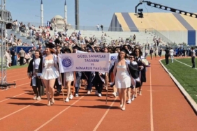 Tekirdağ Üniversitelilerin mezuniyet coşkusu renkli görüntülere sahne oldu