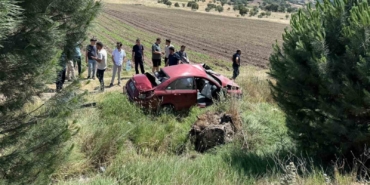 Balıkesir’de otomobil şarampole uçtu: 2 yaralı