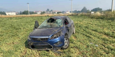 Bursa’da kontrolden çıkan otomobil tarlaya uçtu