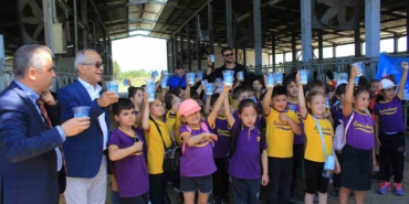 Minikler inekler arasında süt içerek Süt Günü’nü kutladı