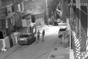 Küçükçekmece’de balkona torpil attılar: O anlar kamerada