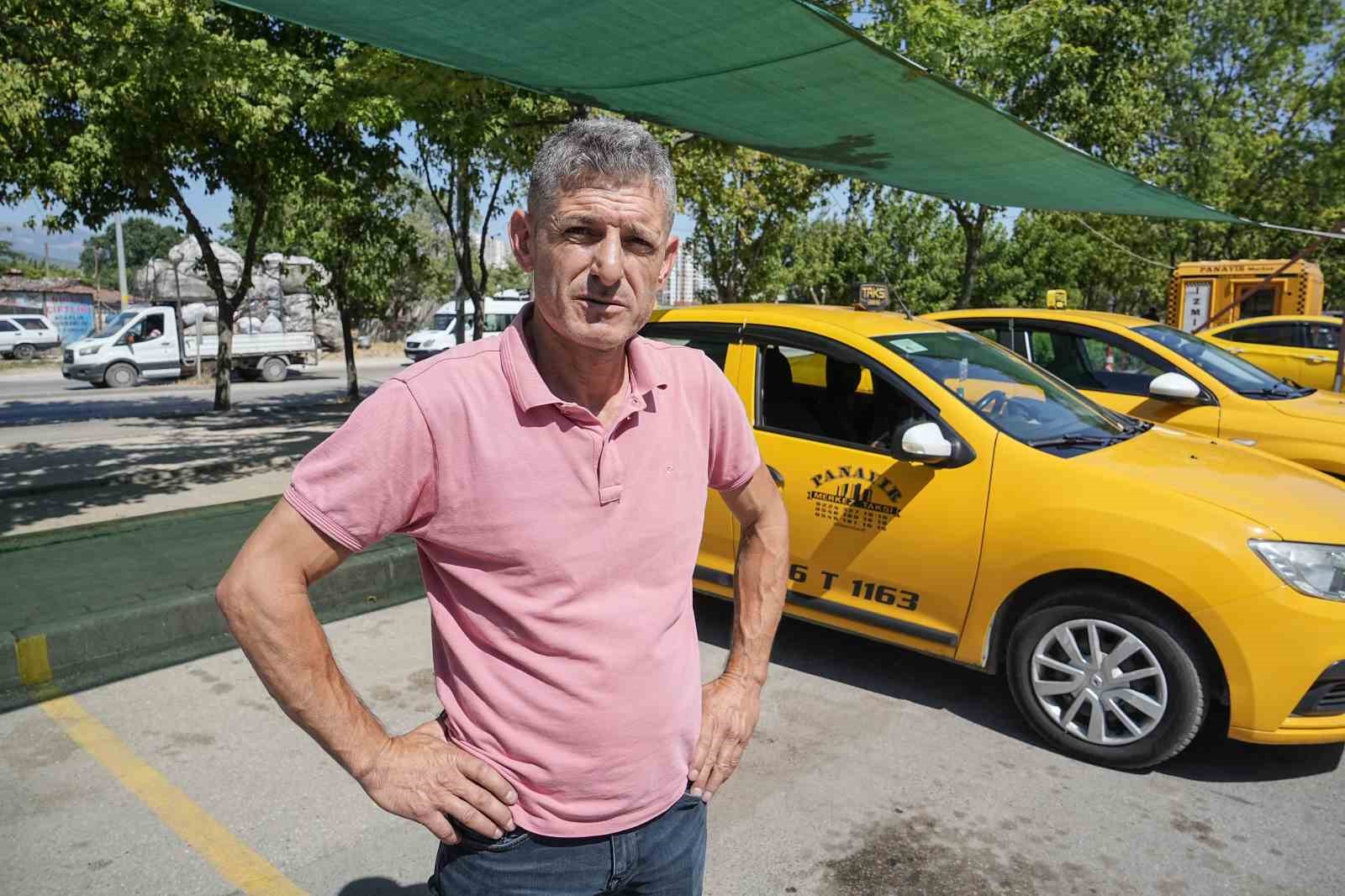 Taksicilerin "bekleme yapma" kavgası kamerada