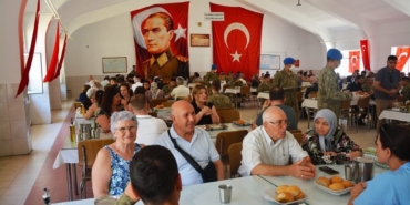 Türk Kara Kuvvetleri’nin 2234’üncü kuruluş yıl dönümünde şehit aileleri ve gaziler onuruna yemek düzenlendi