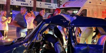 Duble yolda iki otomobil çarpıştı: 5 yaralı
