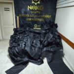 Uyuşturucu emdirilmiş kumaşları satıyorlardı, yakalandılar