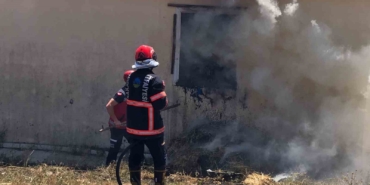 Samanlık deposunda yangın: 200 balya saman kül oldu