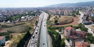 Tatilciler erkenden yola çıktı, TEM’de zaman zaman kuyruk oluşuyor