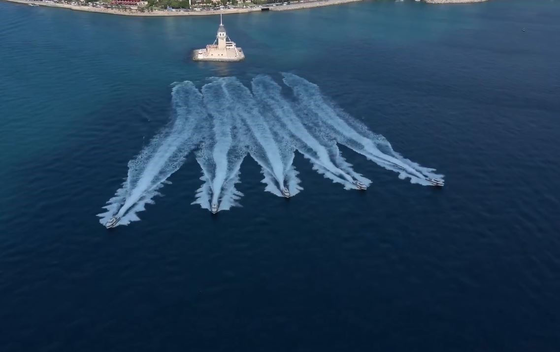 Sahil Güvenlik İstanbul Boğazı’nda gösteri yaptı