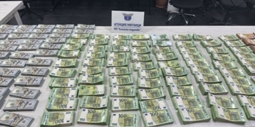 900 bin euro ve 500 bin doları Bulgar gümrüğüne yakalattı