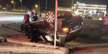 Edremit Zeytinli’de akıllı kavşakta kaza: 2 kişi yaralandı