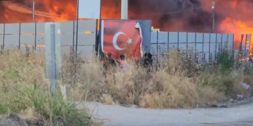 Alev alev yanan fabrikada kalan Türk bayrağını böyle kurtardı
