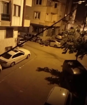 Esenyurt’ta bir adam, tartıştığı şahsın ayağını arabanın kapısına sıkıştırarak kırdı