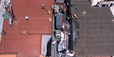 Sultanahmet’te restore edilen otelin çatısında korkutan yangın