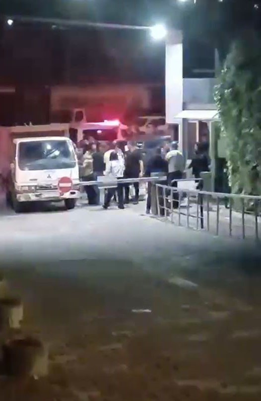 Esenyurt’ta kaynanasını hastaneye götürmek için gelen damat siteye alınmayınca ortalık karıştı