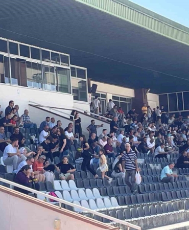 Yarışseverler bayramın son gününü hipodromda geçirdi