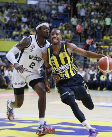 Fenerbahçe, final serisinde 2-0 öne geçti