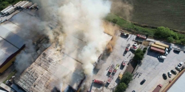 Hadımköy’de lojistik deposunda büyük yangın