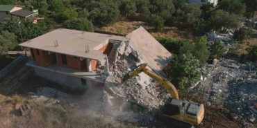 Ayvacık’ta 52 kaçak yapı yıkıldı