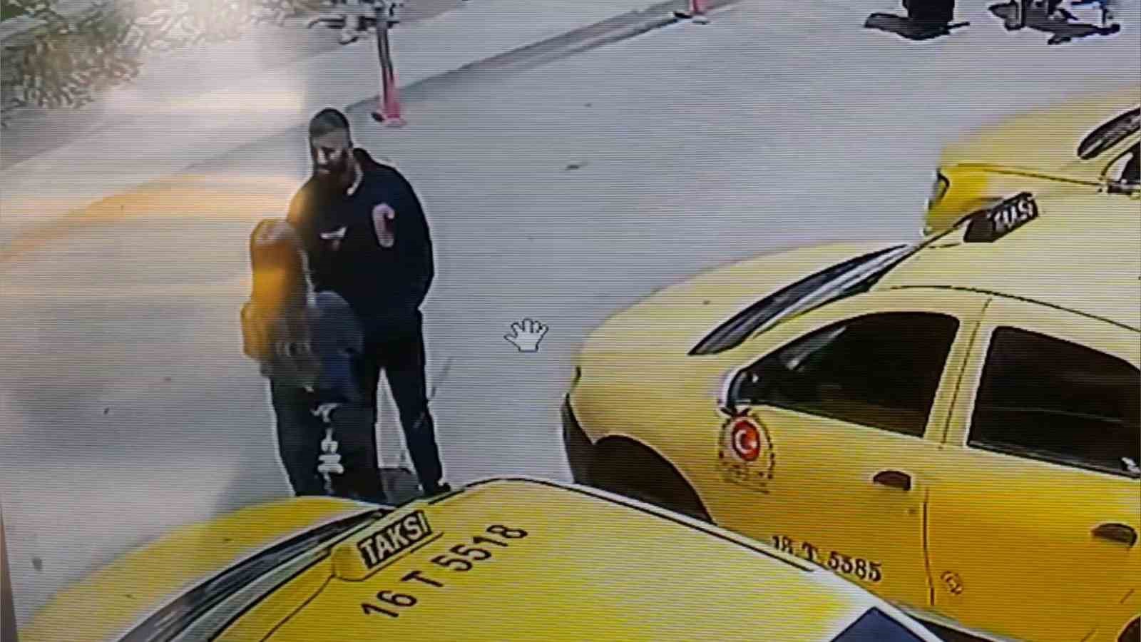 Eski nişanlısını sokak ortasında silahla vurdu