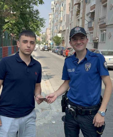 Çorlu’da lise öğrencisinden insanlık örneği: Yolda bulduğu paraları polis teslim etti