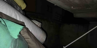 Zeytinburnu’nda 4 katlı binanın arka cephesindeki duvar yıkıldı