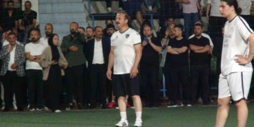 Ağıralioğlu, halı sahada maç yaptı, ortaya renkli görüntüler çıktı