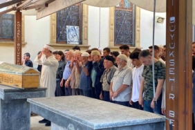 Tırın altında kalarak hayatını kaybeden genç motosikletçi son yolculuğuna uğurlandı