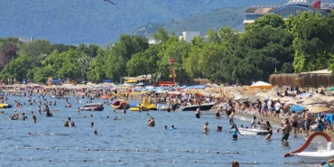 Bayramda Erdek’e ziyaretçi akını, sahiller tıklım tıklım