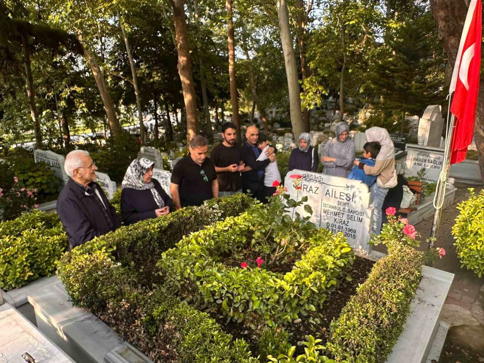 Şehit Savcı Mehmet Selim Kiraz’ın kabrini ziyaret eden baba Hakkı Kiraz: "Buraya her geldiğimizde biz 31 Mart’tayız"