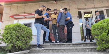 Yaşlı adamın 100 bin lirasını polis ekipleri kurtardı