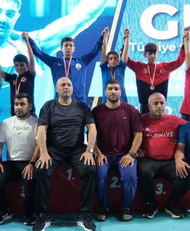 Minikler Güreş Şampiyonası’nda Kartepe’den 5 sporcu dereceye girdi