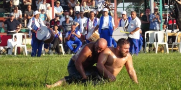 Kavasoğlu ve Şamdancıbaşı İbrahim Yağlı Pehlivan Güreşleri’nde başpehlivan Okulu oldu