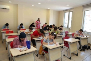 Ataşehir Belediyesi’nden lise ve üniversite sınavına hazırlanan öğrenciler için önemli destek