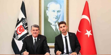 Beşiktaş: "Gelişimini Beşiktaş Futbol Akademisi’nde tamamlayan genç futbolcumuz Demir Ege Tıknaz’ın sözleşmesi, 2027-2028 sezonu sonuna kadar uzatılmıştır."