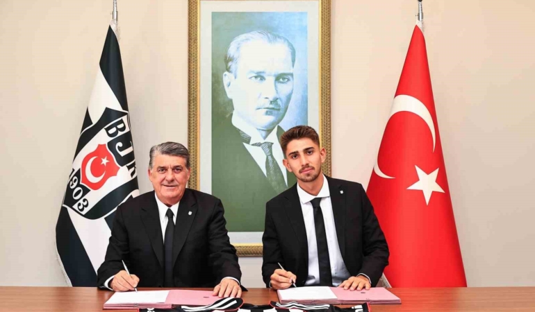 Beşiktaş: "Gelişimini Beşiktaş Futbol Akademisi’nde tamamlayan genç futbolcumuz Demir Ege Tıknaz’ın sözleşmesi, 2027-2028 sezonu sonuna kadar uzatılmıştır."