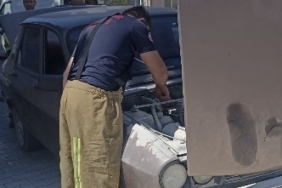 Gönen’de seyir halindeki araçtan dumanlar yükseldi